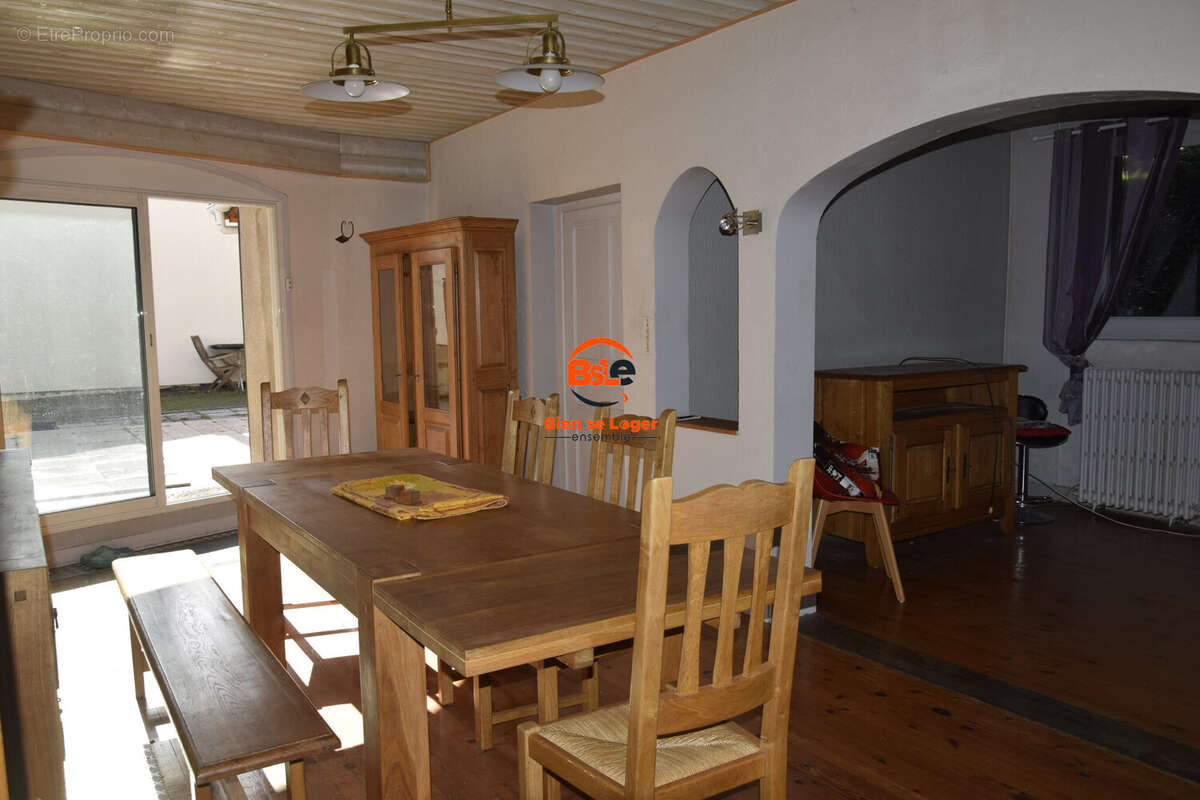 MAISON 102 m² 4 PIECES - Votre agence immobilière de proximité BSLE - Bien Se Loger Ensemble VEYRE MONTON - Maison à CORENT