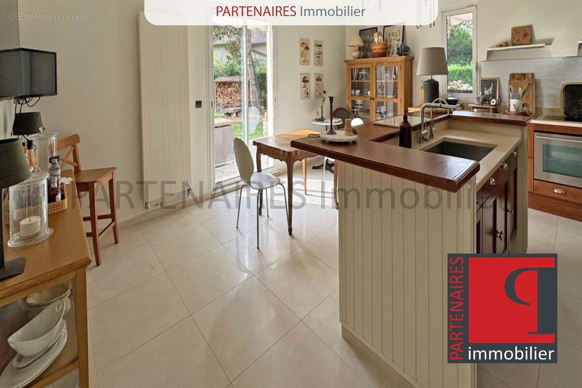 Maison à CRESPIERES