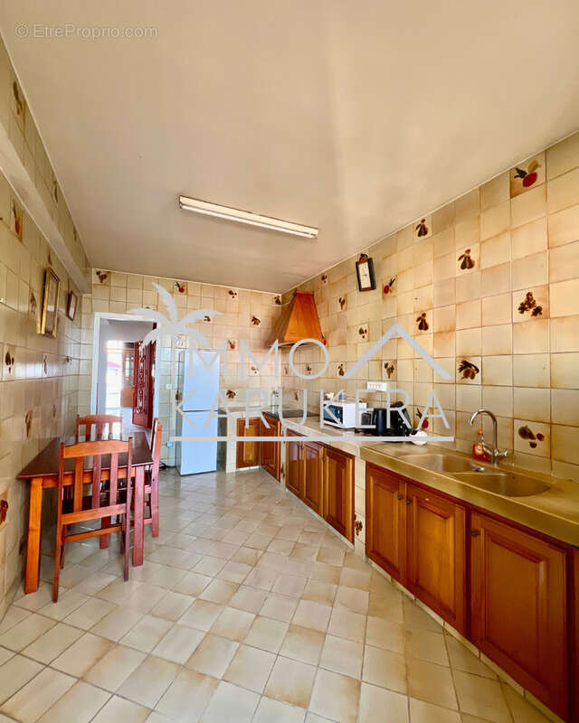Immeuble à vendre à Basse-Terre - photo 3