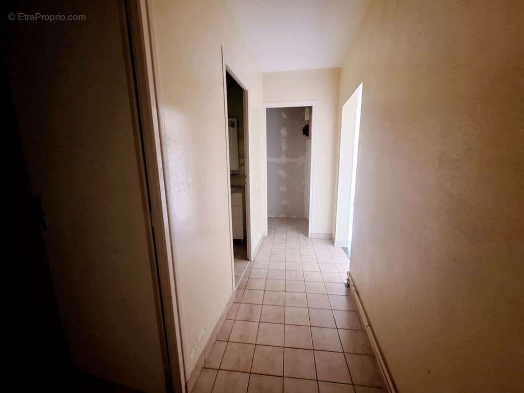 A vendre dans les Hautes-Pyrénées (65): située au cœur d'un charmant village, cette maison avec jardin et cour a été divisée en  - photo 11