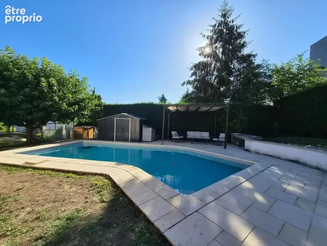 Maison individuelle de plain-pied avec piscine, terrain tout autour – Centre de Roche-la-Molière. DPE C - photo 15