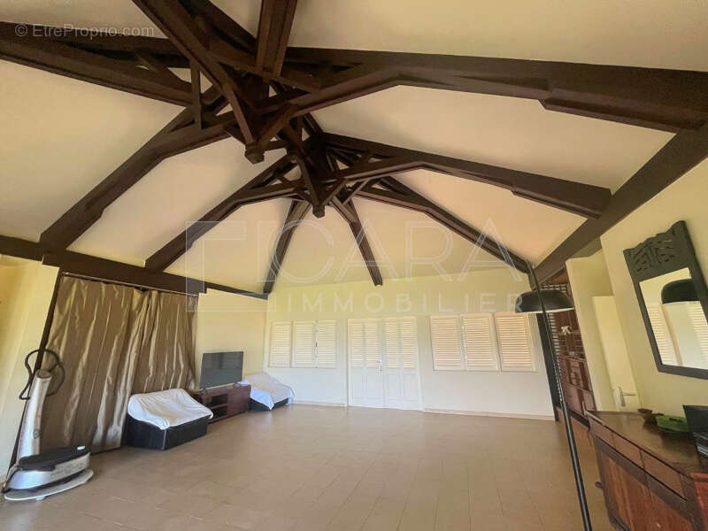 Maison 235 m² à Remire-Montjoly  - photo 3