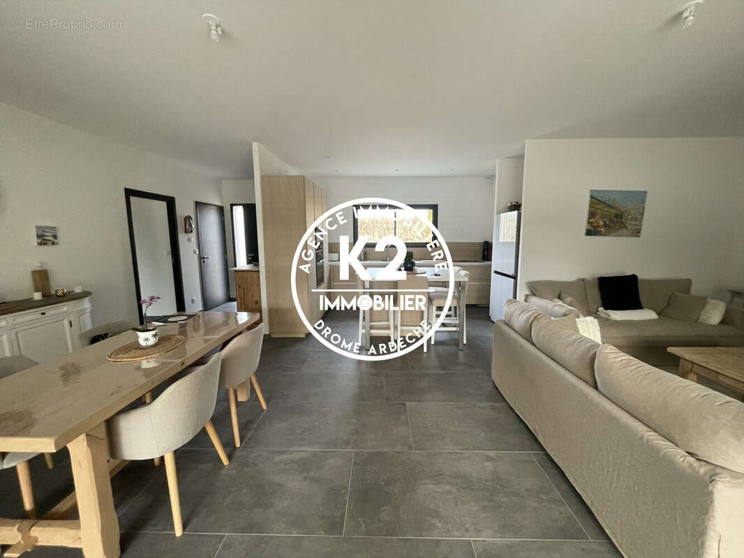 Maison à MONTELIMAR