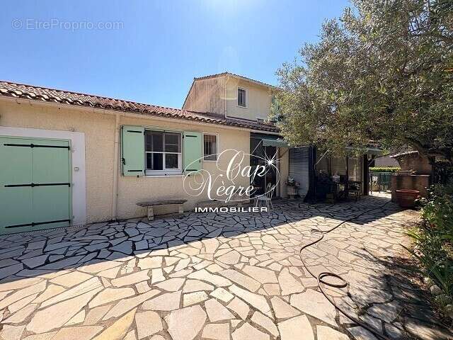 Villa à rénover avec piscine & garage à vendre aux arcs - photo 2