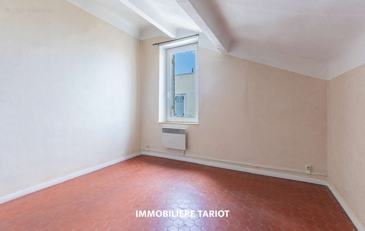 Appartement à MARSEILLE-4E