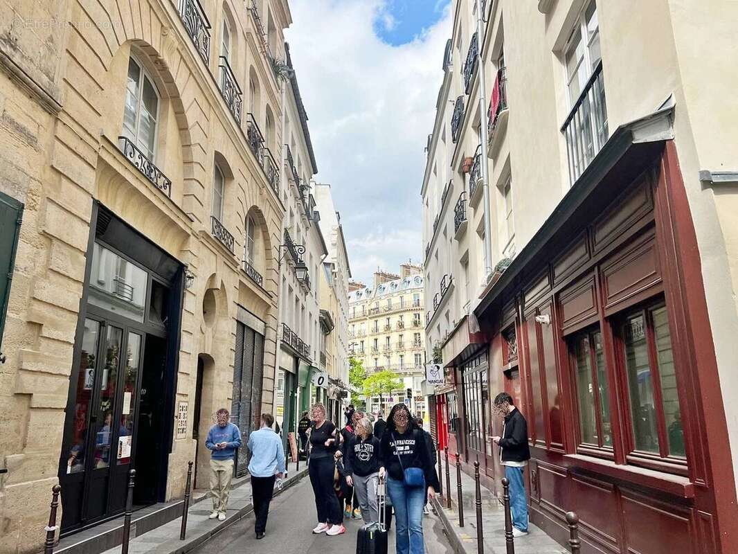 Appartement à PARIS-3E