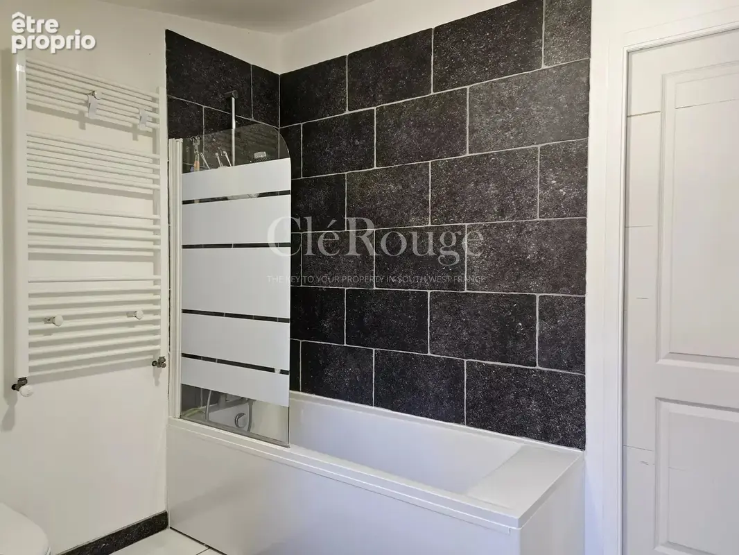 Proche de Monségur - Propriété de caractère en position privée, avec 4 chambres et piscine - photo 17