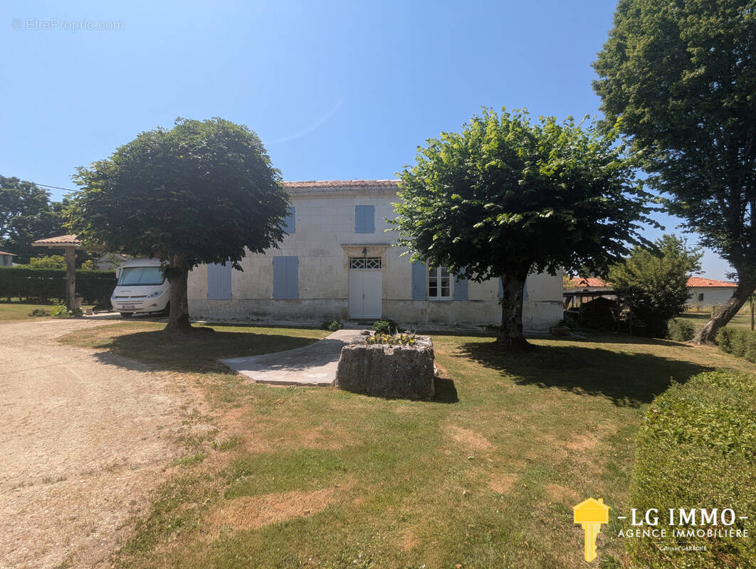 Maison à CLAM