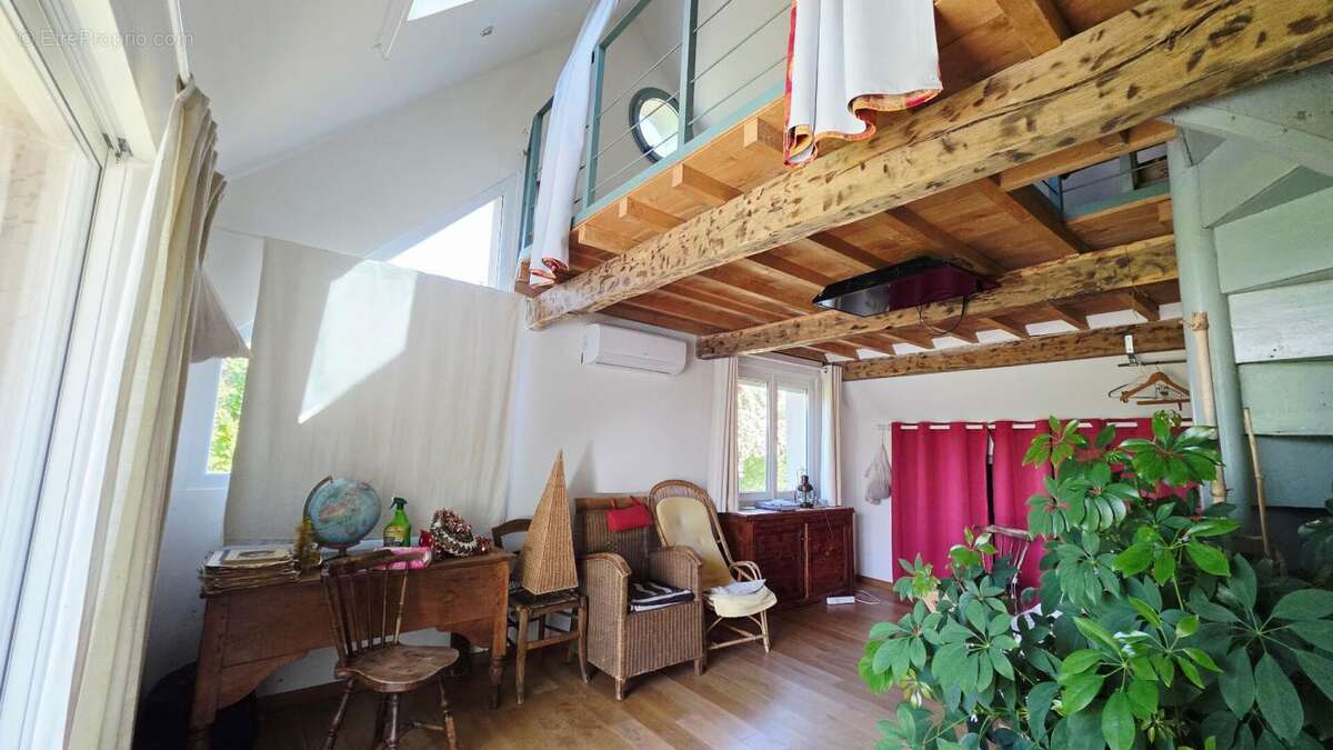 Maison 7 pieces 4 chambres piscine garages atelier - photo 10