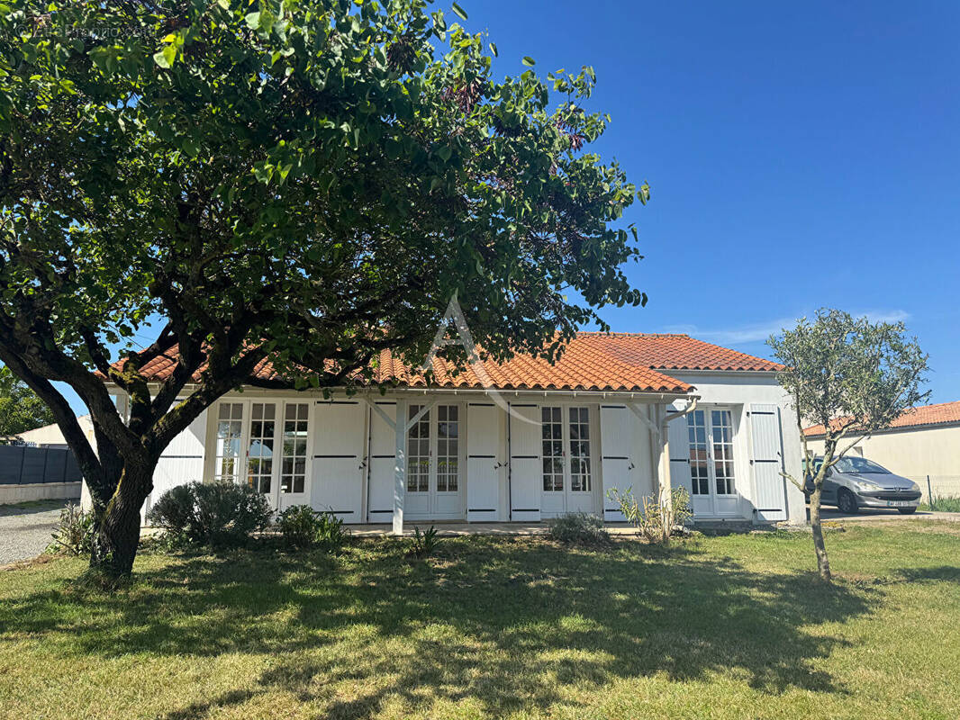 Maison à MOUZEUIL-SAINT-MARTIN