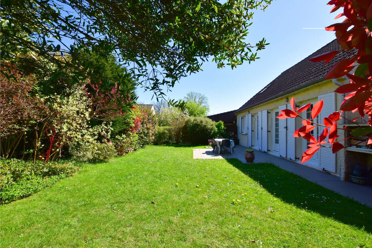 Maison à LES ESSARTS-LE-ROI