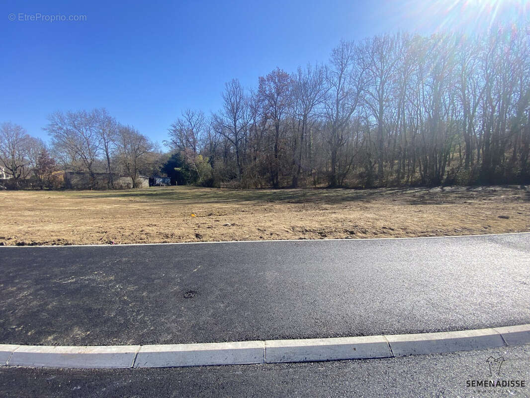 Terrain à SAINT-CLAR-DE-RIVIERE