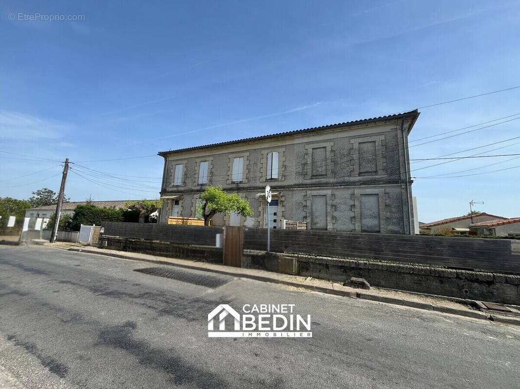 Maison à COUTRAS