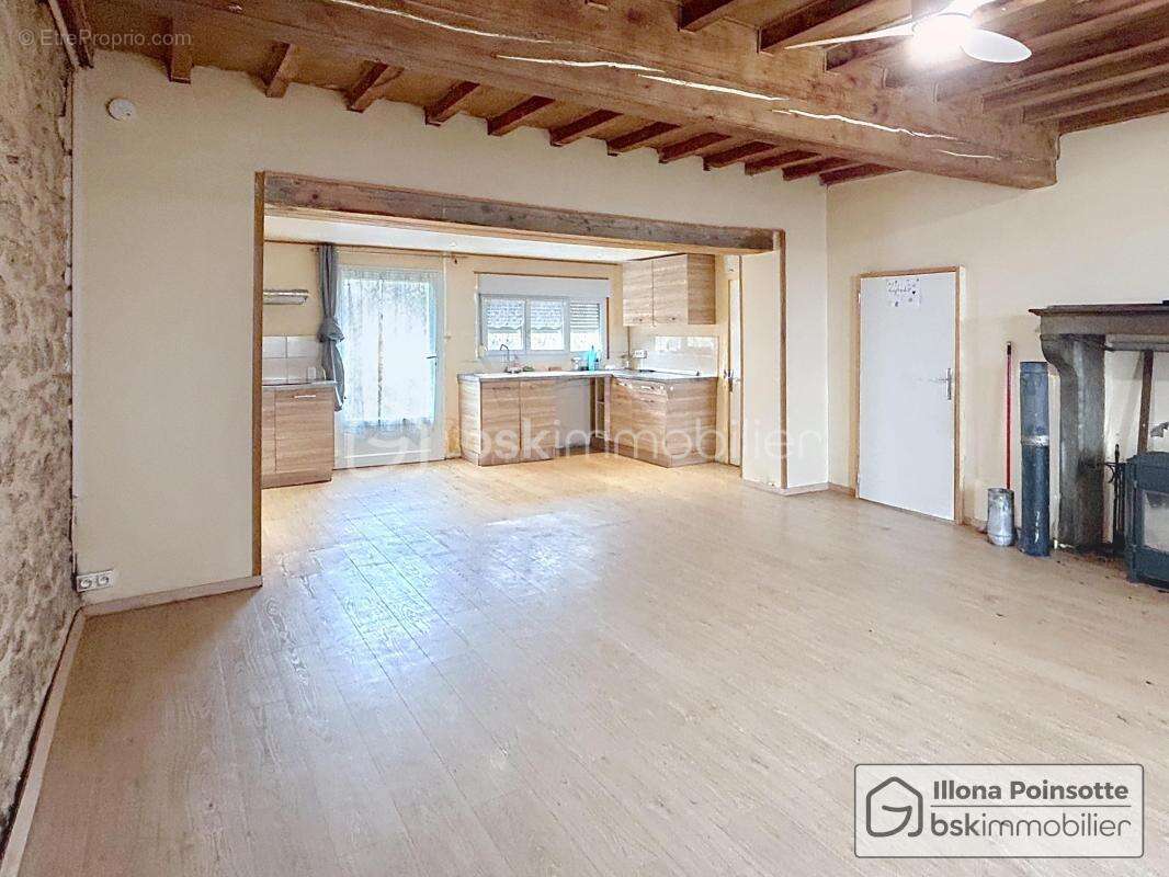 Maison à LA ROCHE-EN-BRENIL