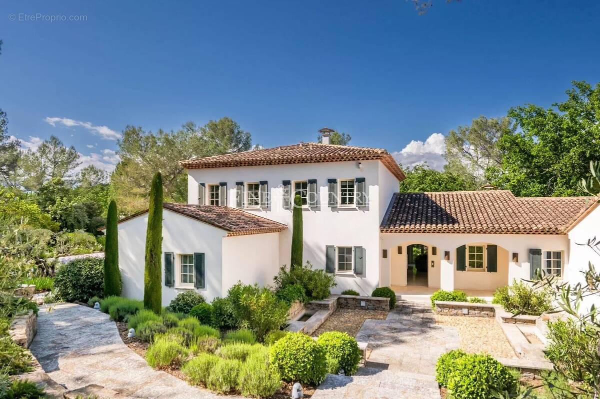 Maison à TOURRETTES