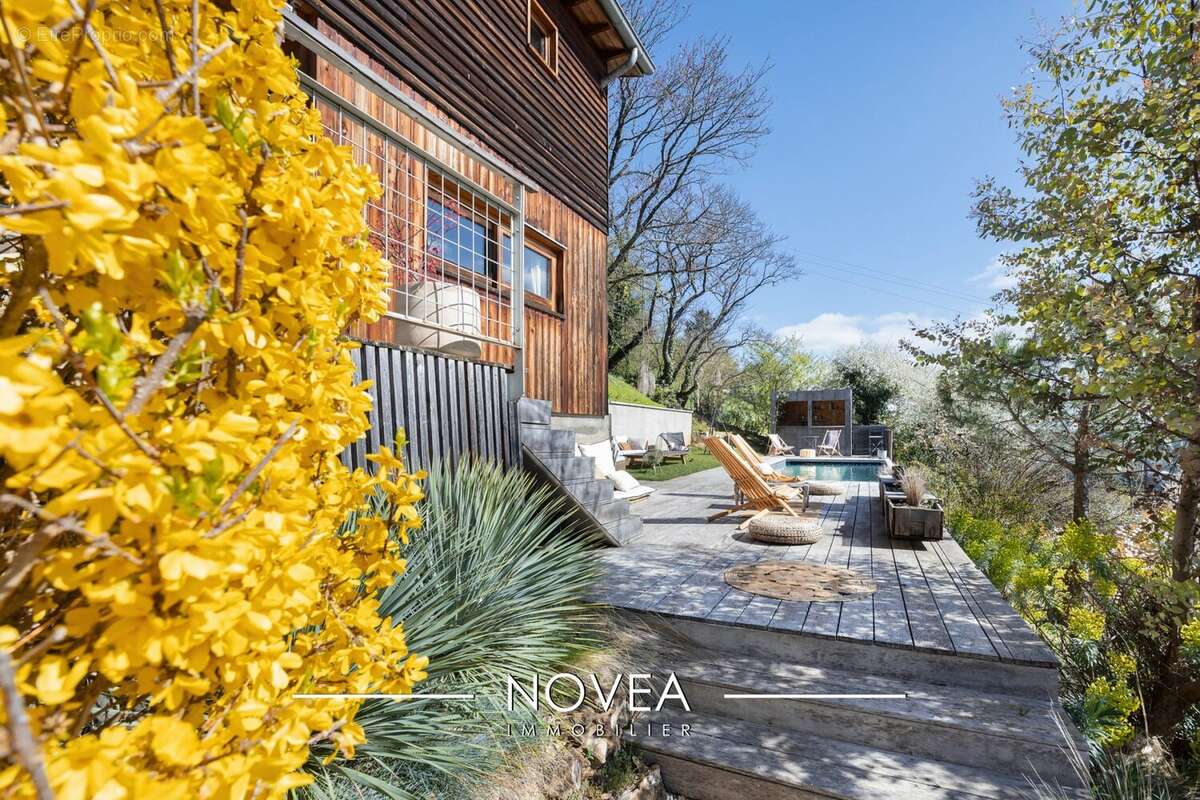 Maison à COUZON-AU-MONT-D'OR