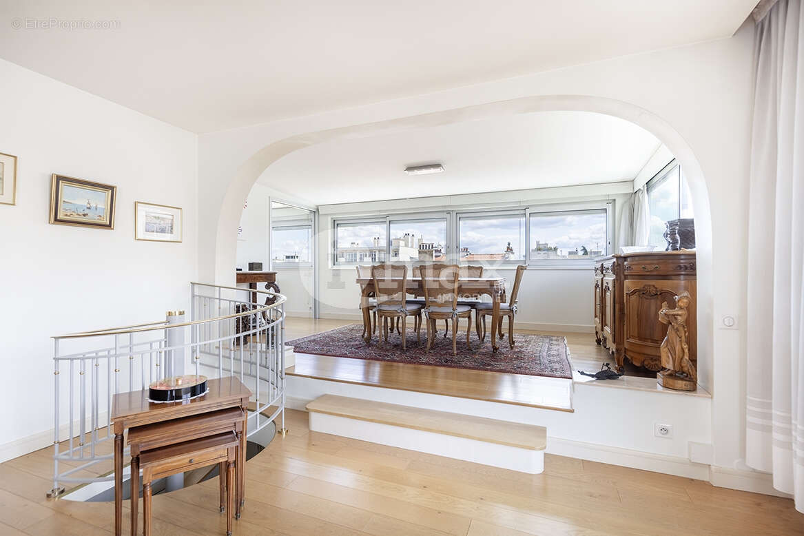 Appartement à COURBEVOIE