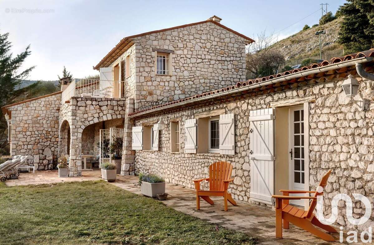 Maison 186 m² à Gourdon  - photo 3