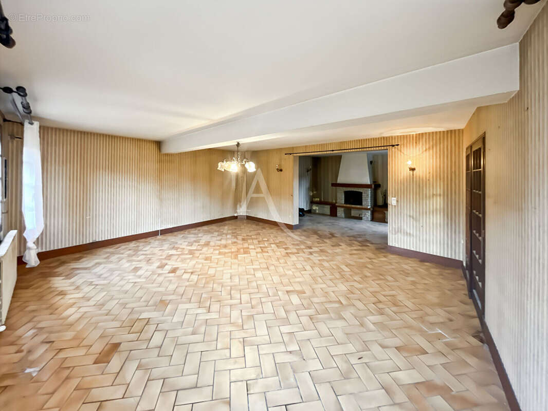 Maison à LES MUREAUX