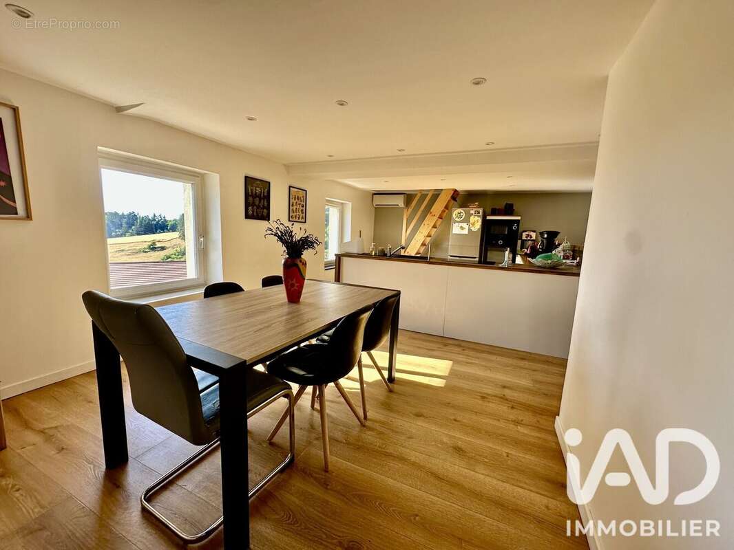 Maison 110 m² à Saint-Heand  - photo 4