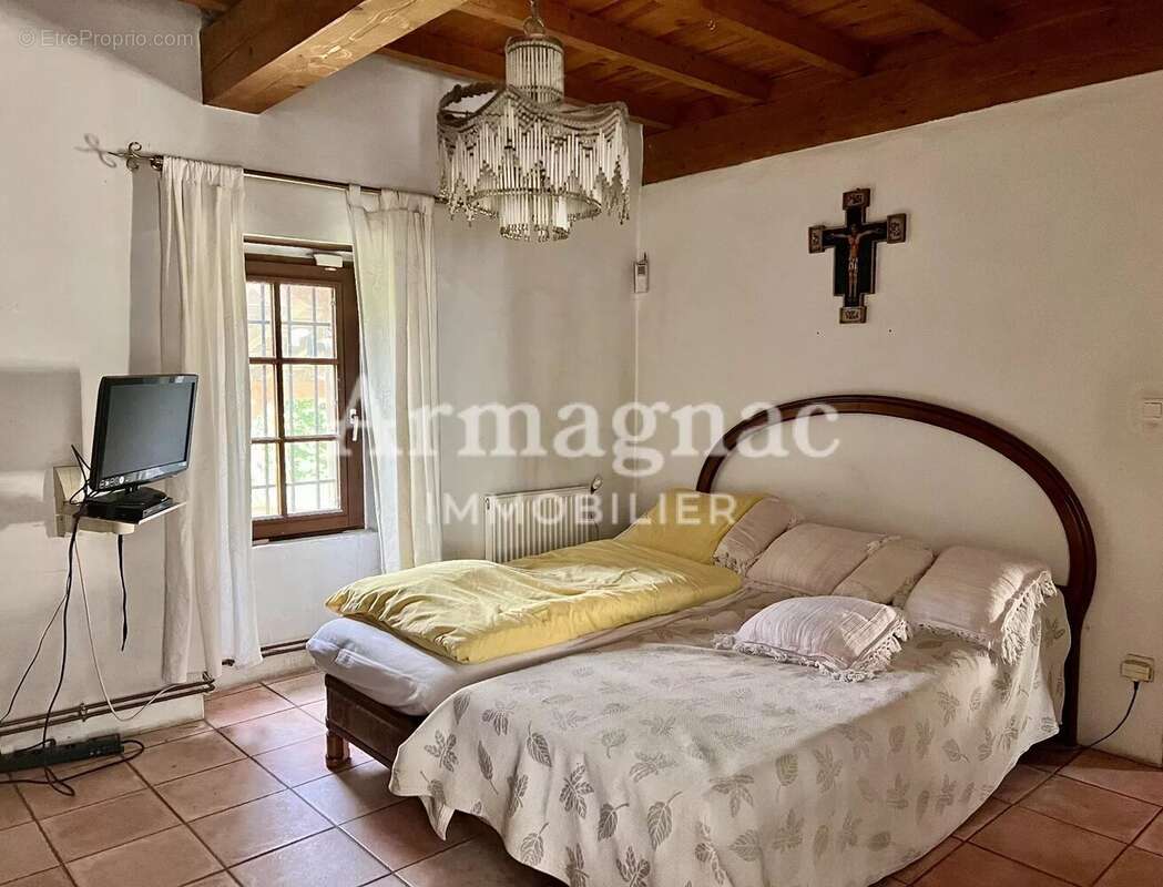 Maison à VIC-FEZENSAC