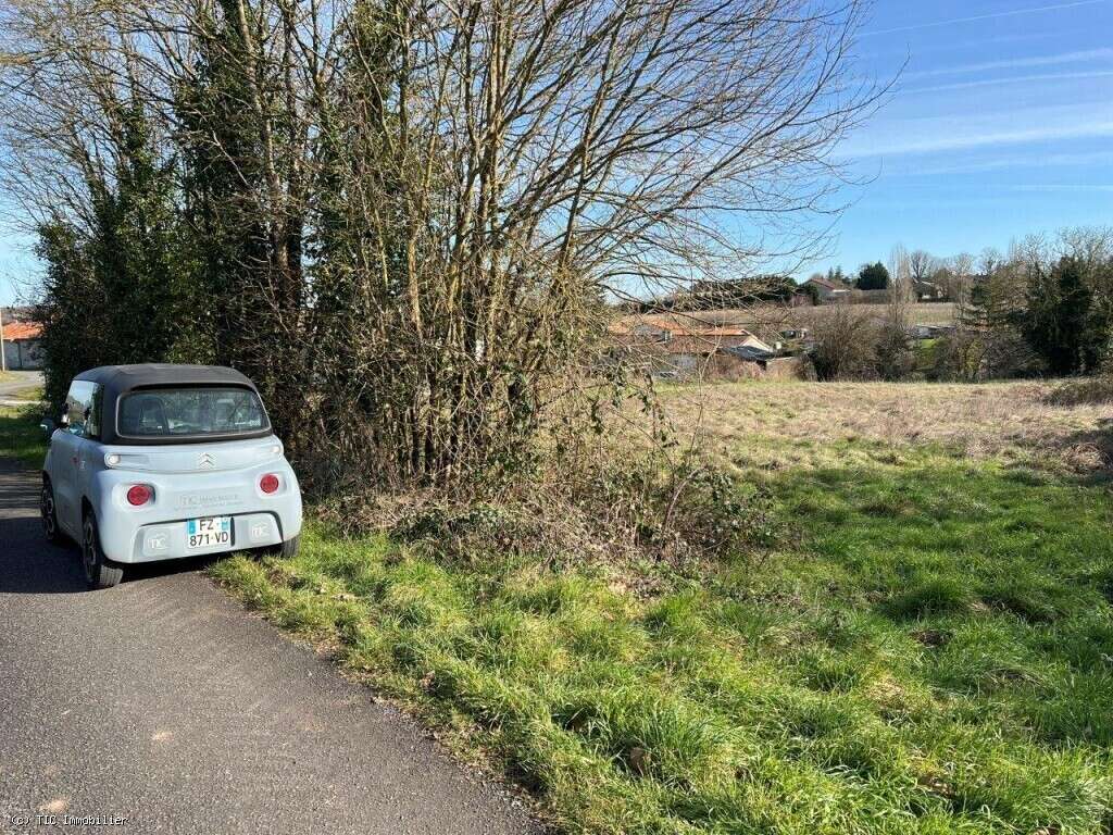 Terrain à RUFFEC