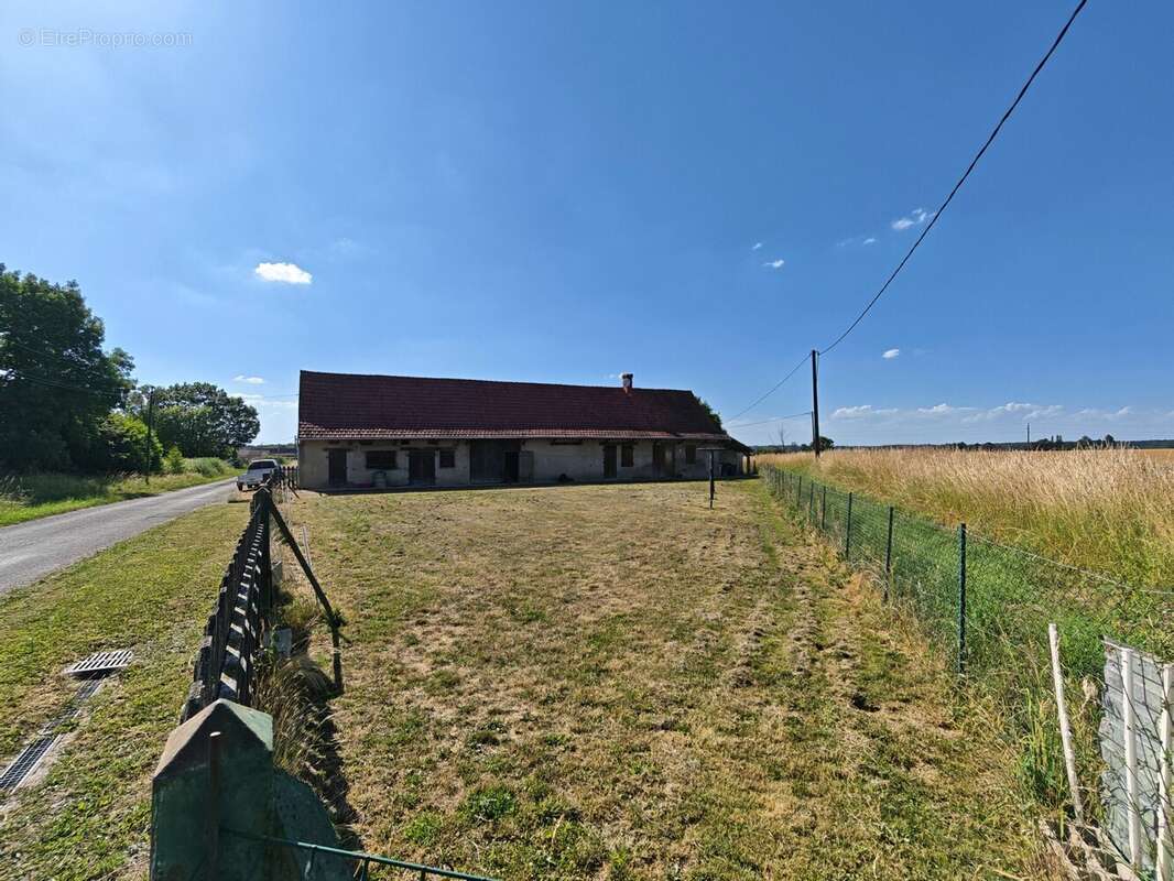 Maison 80 m² à Saint-Etienne-En-Bresse  - photo 8