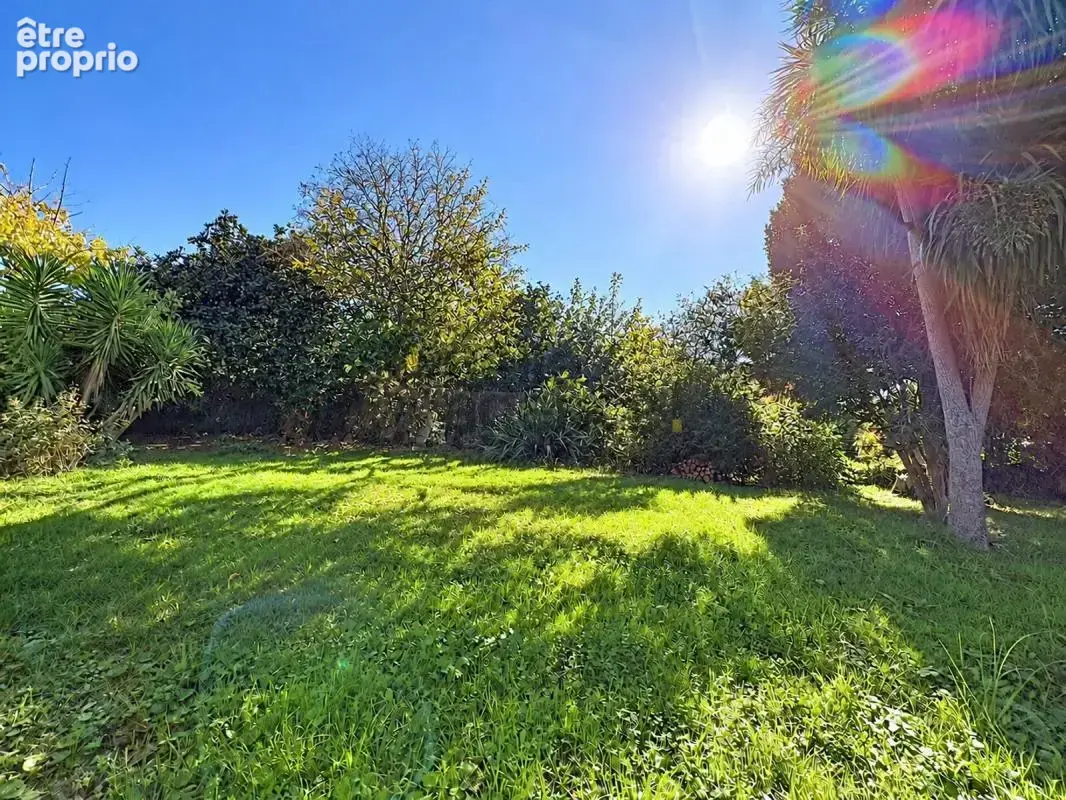 Terrain constructible dans un quartier recherché, à deux pas de la mer - photo 4