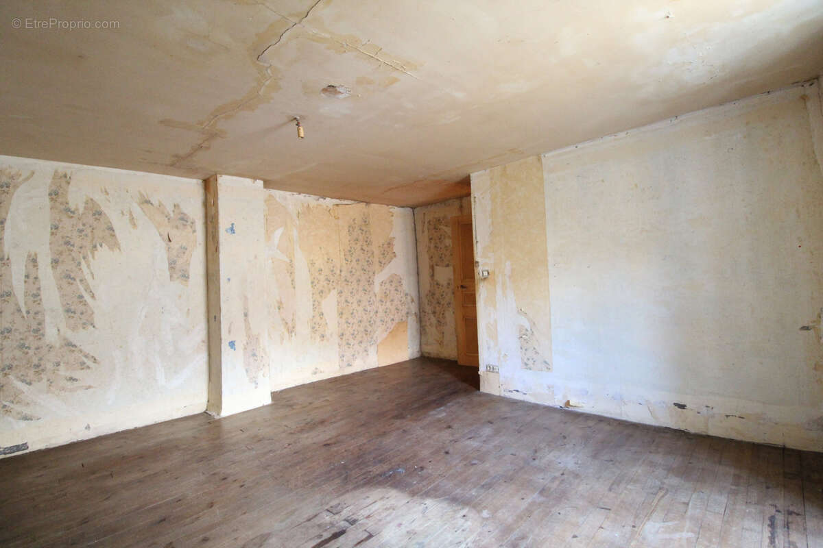 Maison à SAINT-GEORGES-DE-LUZENCON