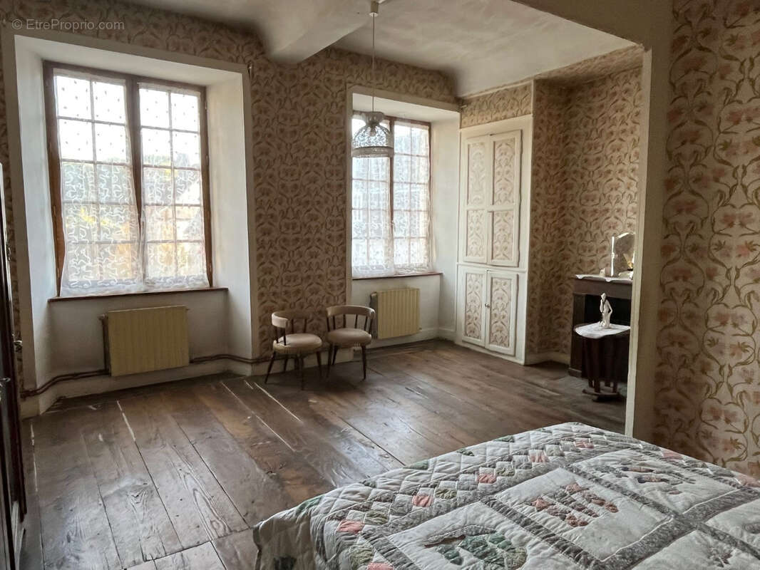 Maison à COUSSAC-BONNEVAL