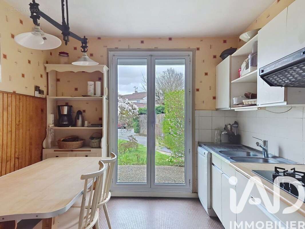 Photo 6 - Maison à LE MESNIL-SAINT-DENIS