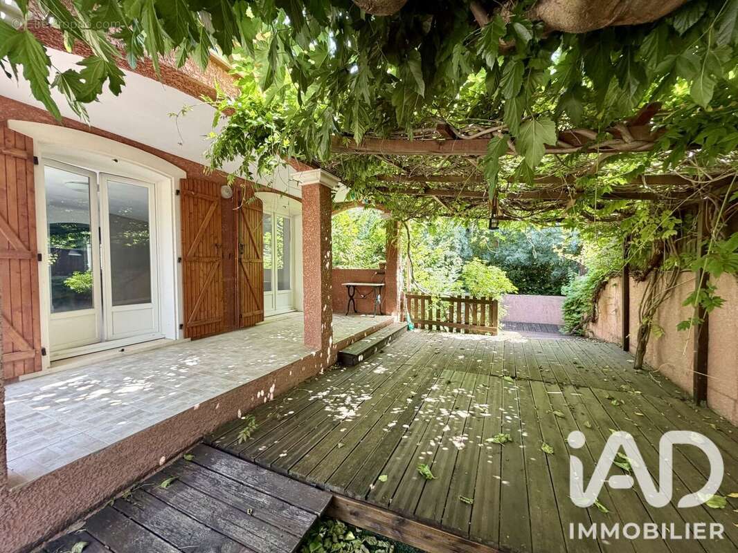 Maison 110 m² à Montblanc  - photo 2