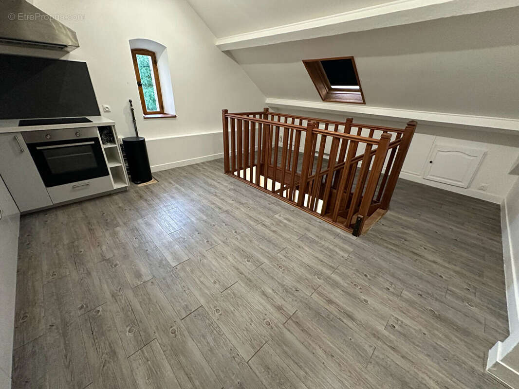 Appartement à SAINT-CYR-LA-RIVIERE