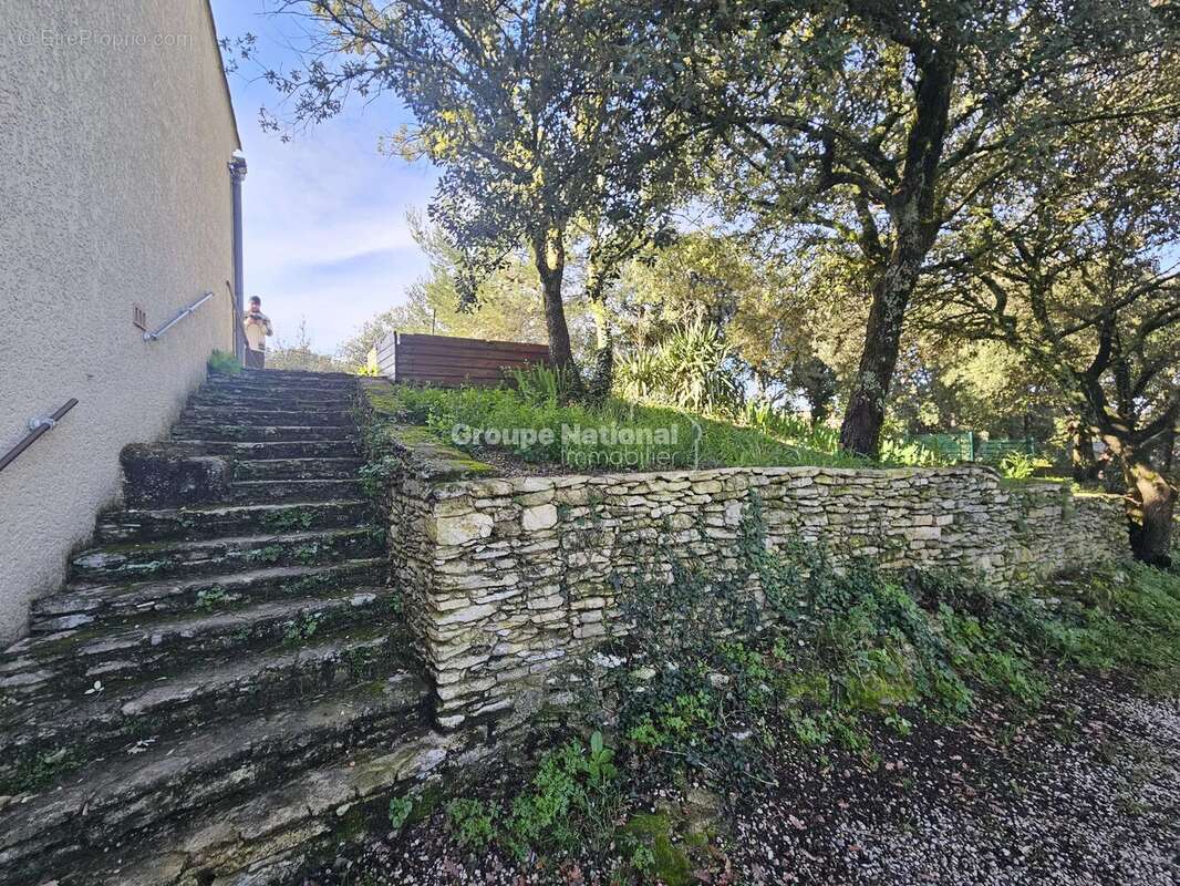 Maison à VENASQUE