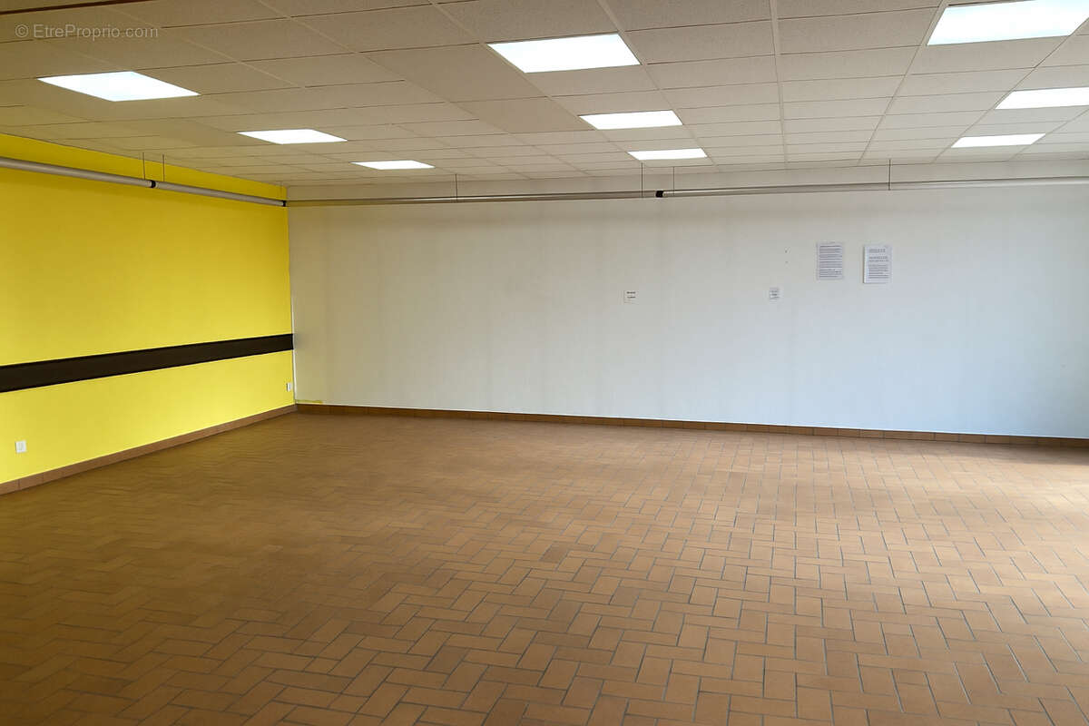 Commerce à CONDE-SUR-NOIREAU