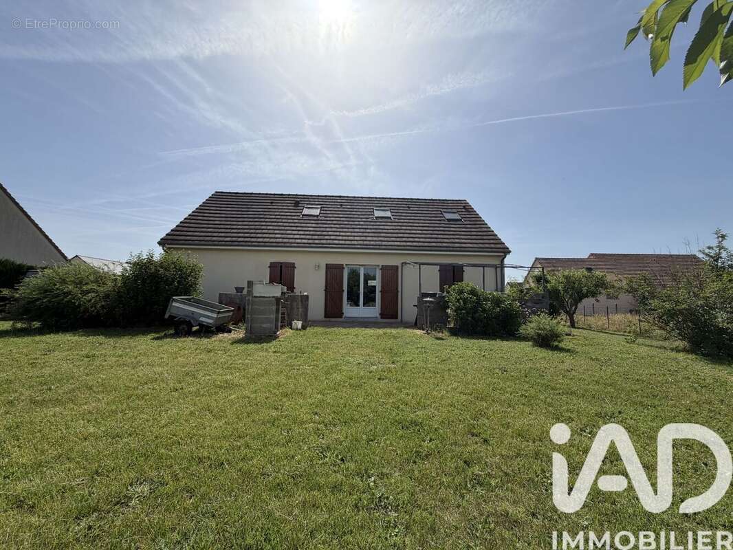 Photo 8 - Maison à YVRE-LE-POLIN