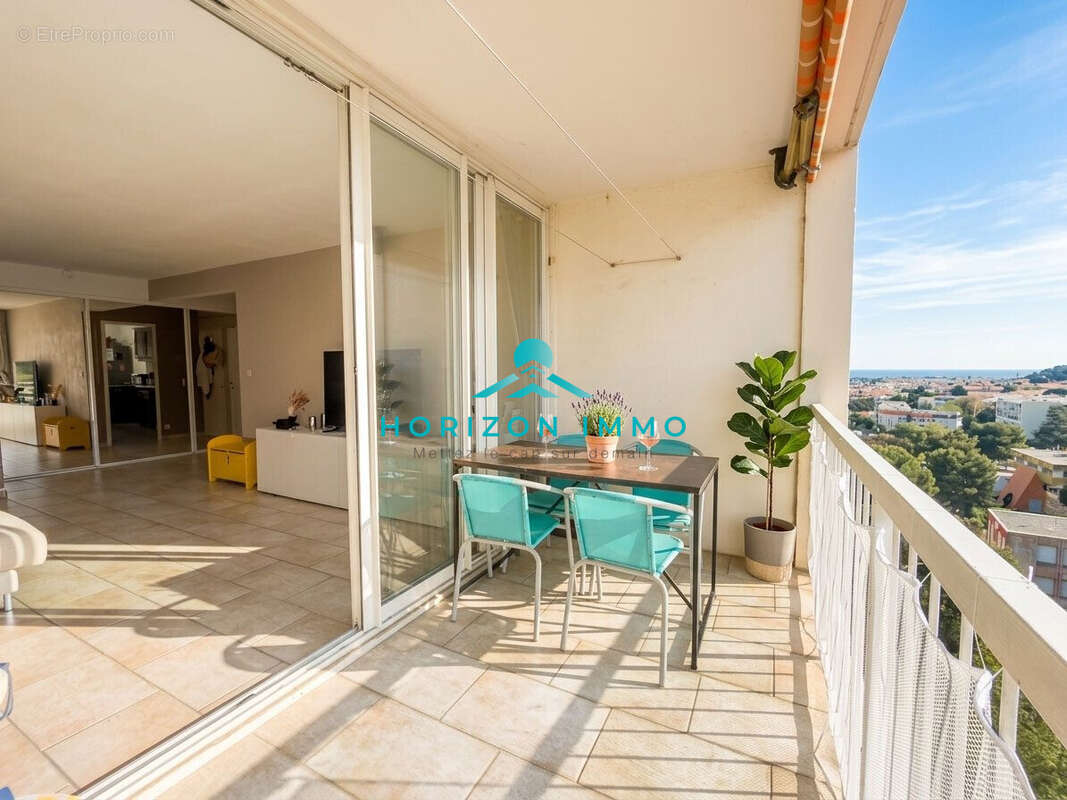 Appartement à SAINT-LAURENT-DU-VAR