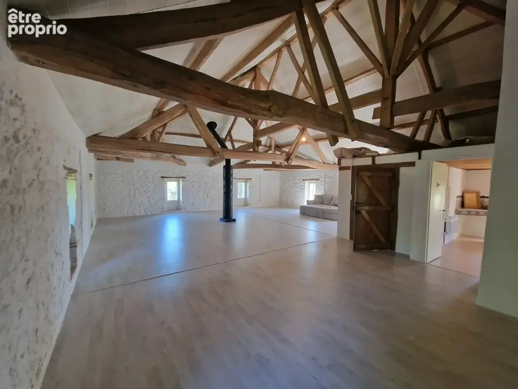 Maison de maitre à l'entrée du village - photo 3