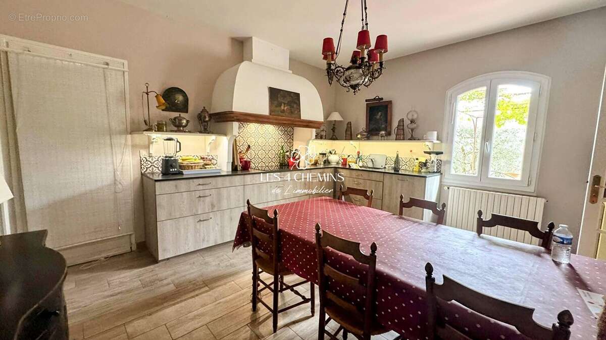 A vendre bastide d'environ 250 m²  6 pièces + T2 sur 4000 m2 - photo 13