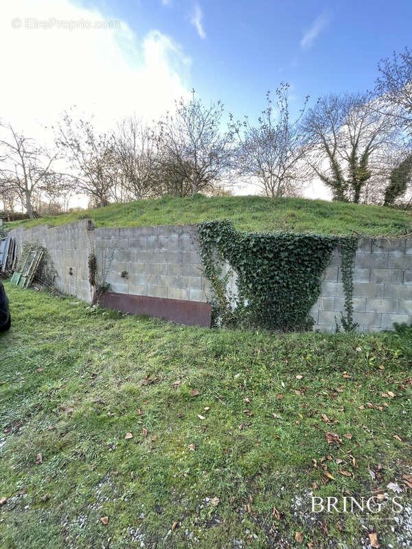 Commerce à VILLAINES-LA-CARELLE