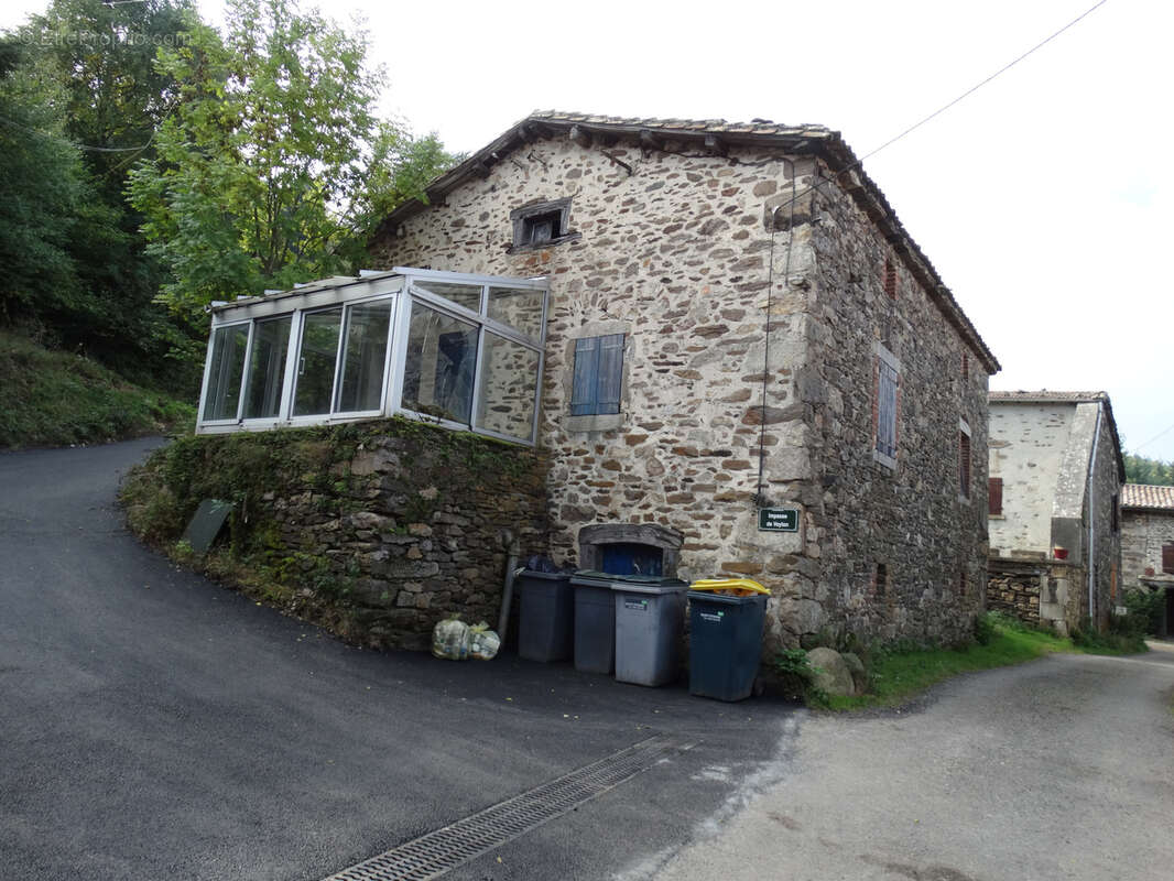 Grange et maison en pierres à rénover entièrement - photo 2