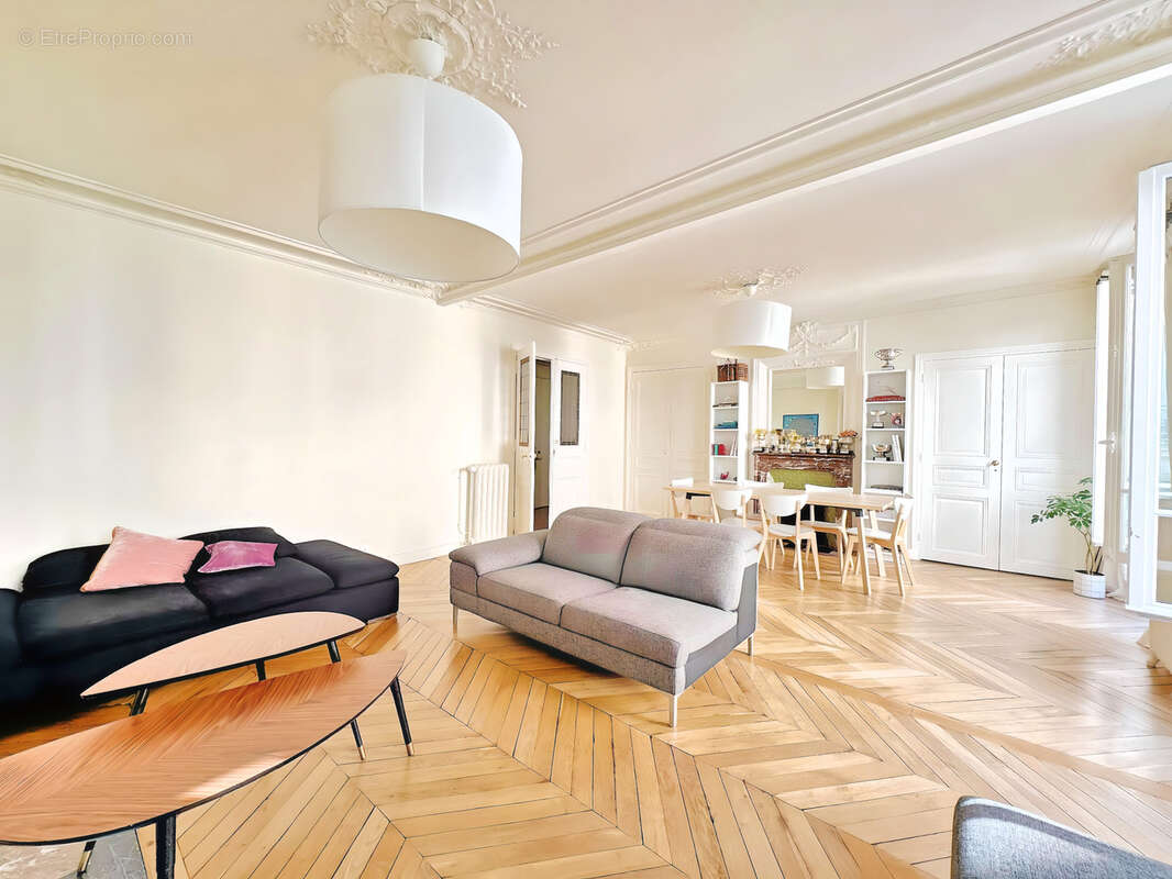 Appartement à PARIS-16E