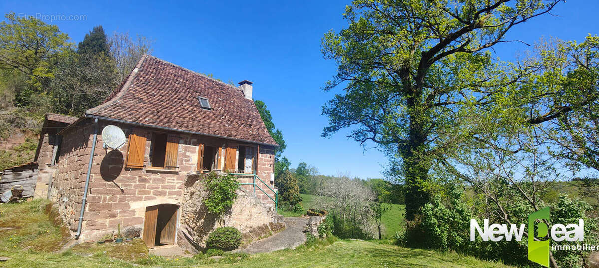 Proche Dordogne : corps de ferme sur 11 ha - Puits - Sources - Four à Pain - photo 2