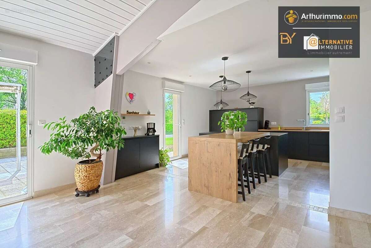 Maison à ARGENTRE-DU-PLESSIS