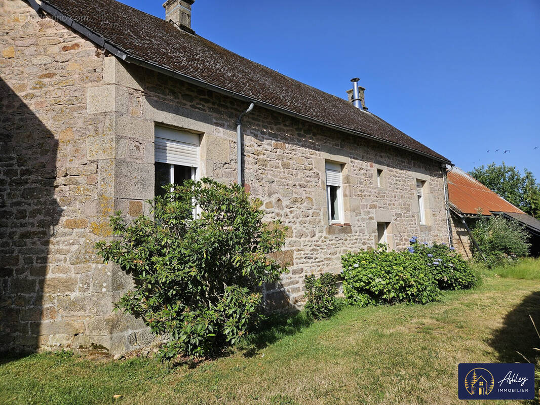 Maison à PEYRELEVADE