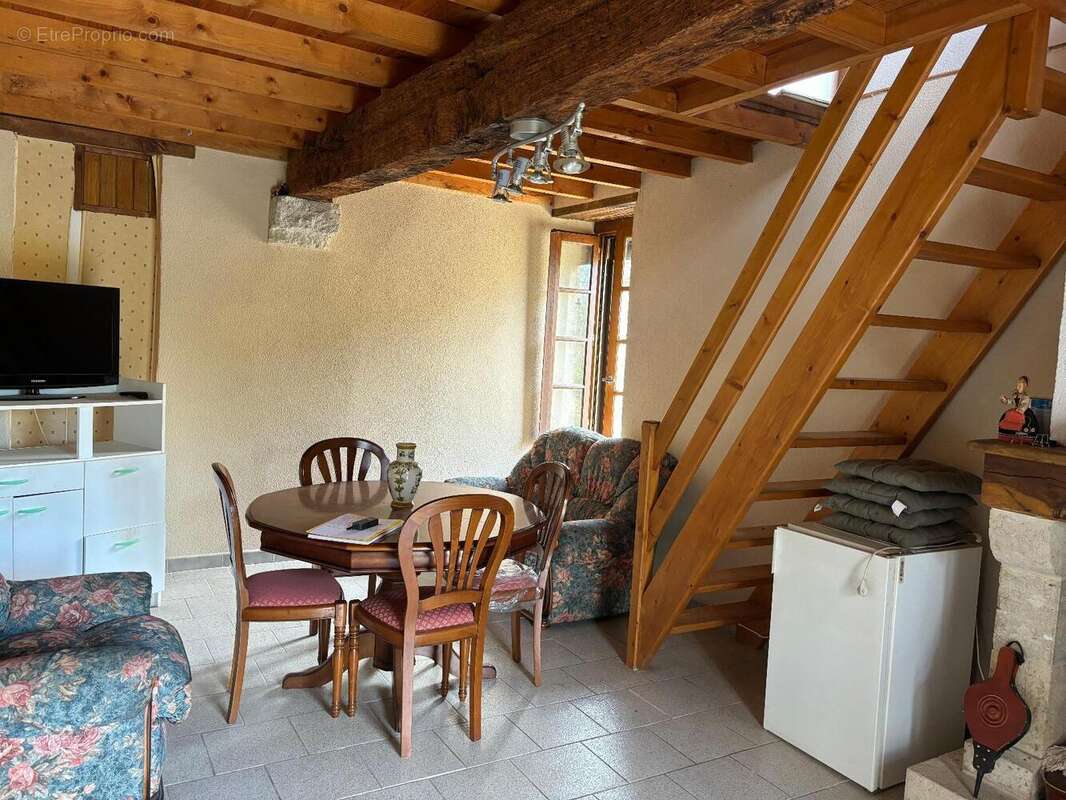   - Maison à SAINTE-MERE