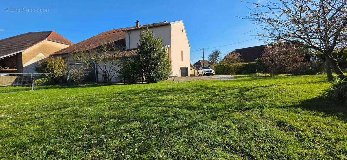 Maison 241 m² à Marnay  - photo 4