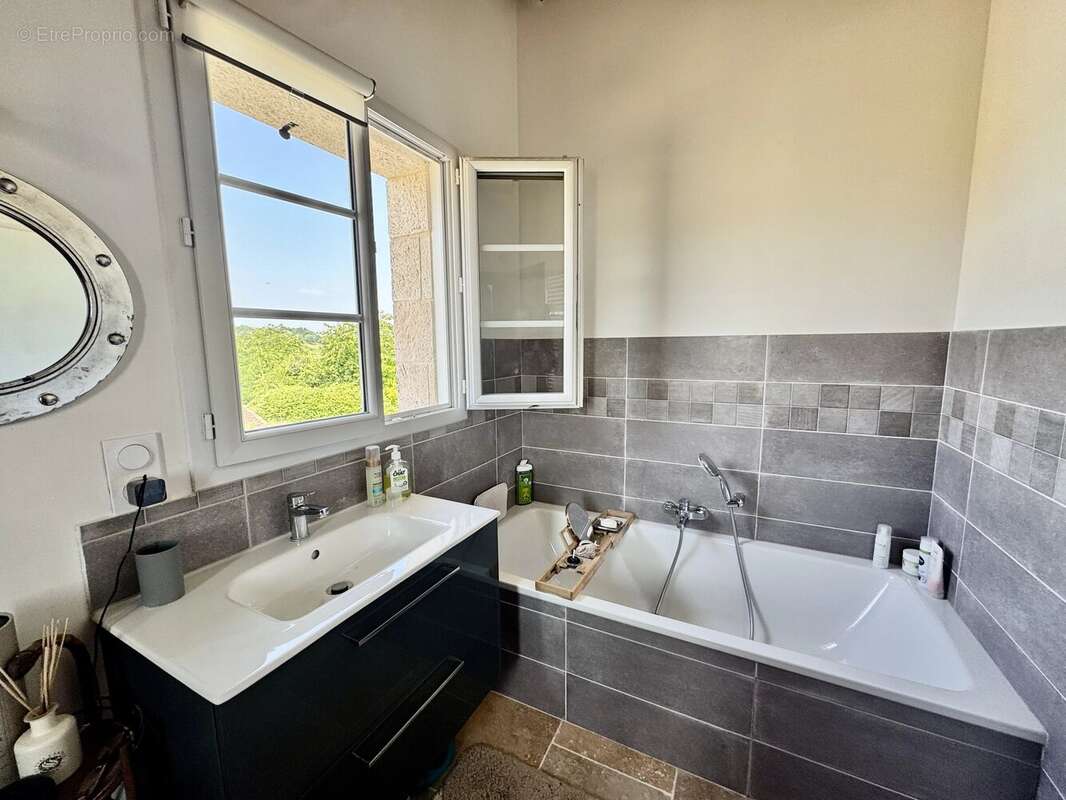 Une maison moderne et élégante avec une vue imprenable - photo 9
