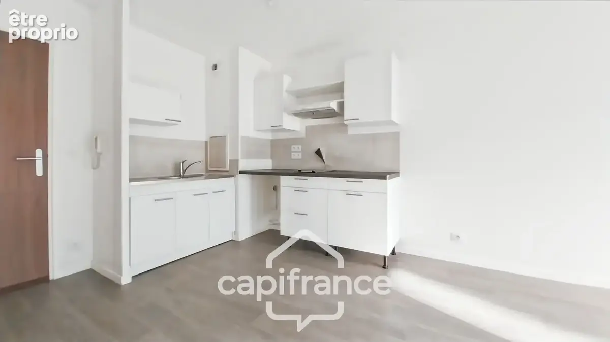 Pontault-Combault-Appartement 2 pièces-Très bon état- Résidence de 2017-Jardin-terrasse-Parking-lumineux-Bien agencé - photo 8