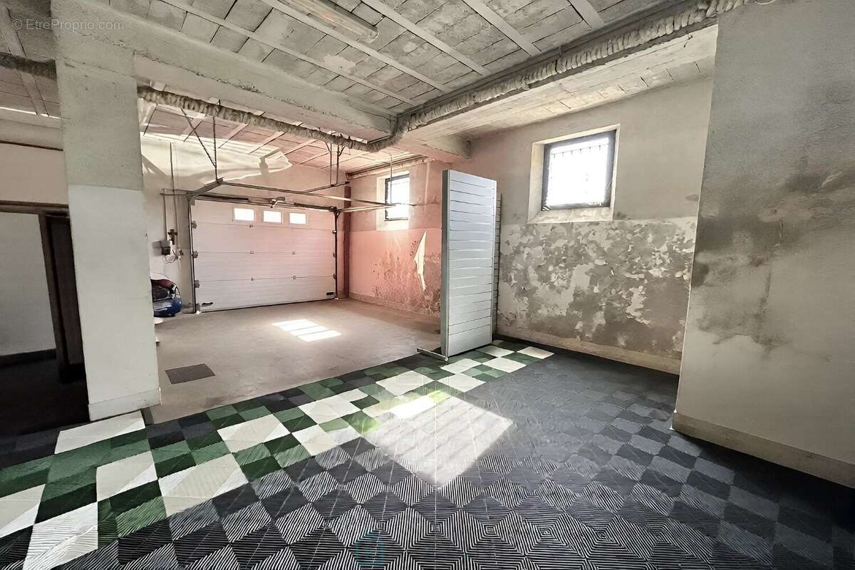Propriété d'exception  274 m² habitables + 699 m² de dépendances et garages - photo 22